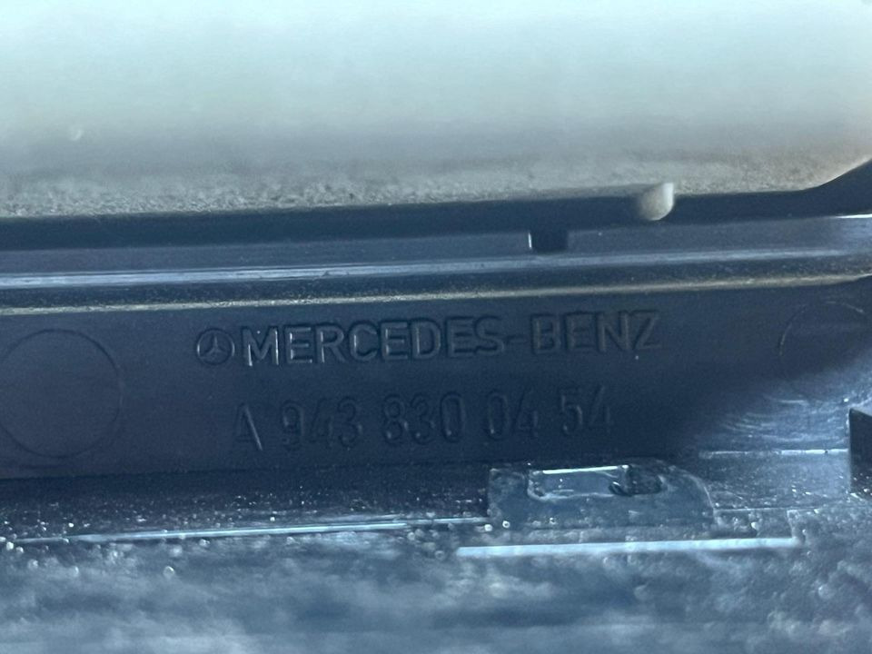 Mercedes Atego Luftdüse Vorne Mitte A9438300454 - Fahrerhaus und Interieur für LKW: das Bild 3 Mercedes Atego Luftdüse Vorne Mitte A9438300454 - Fahrerhaus und Interieur für LKW: das Bild 3