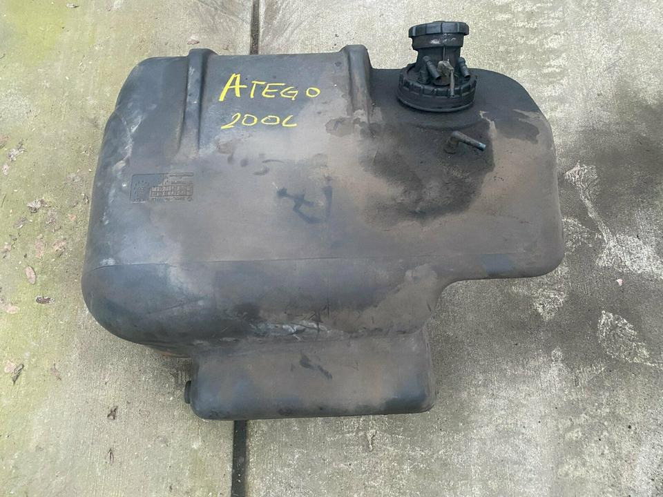 Mercedes Atego Tank Tankbehälter A 9704711501, A9704711201 - Kraftstofftank für LKW: das Bild 3 Mercedes Atego Tank Tankbehälter A 9704711501, A9704711201 - Kraftstofftank für LKW: das Bild 3