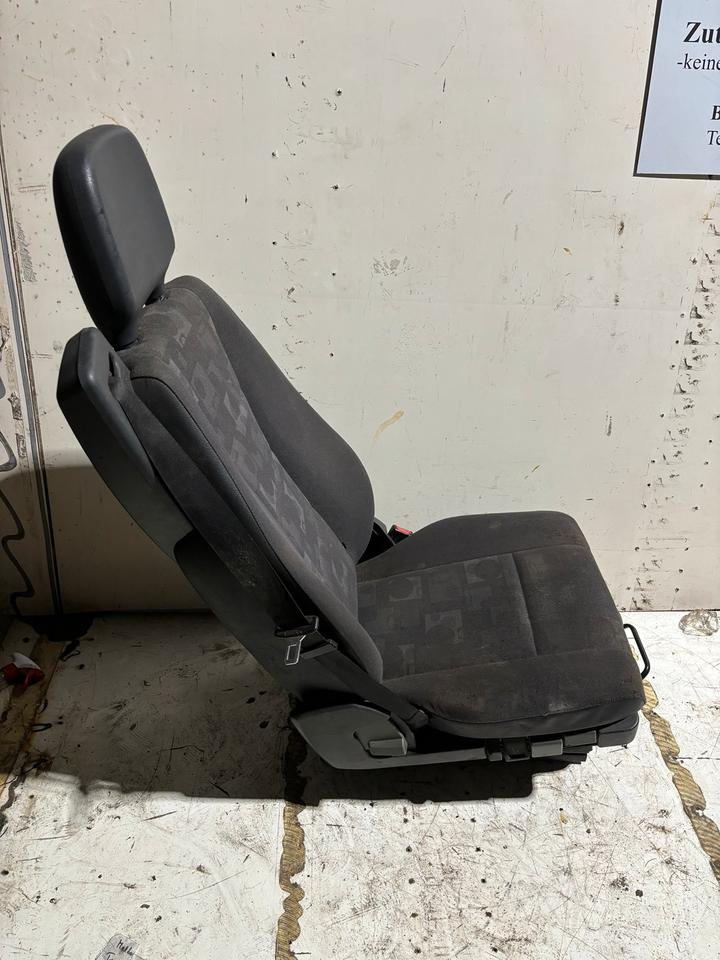 Mercedes-Benz Atego 2 Beifahrersitz mit Luft - Sitz für LKW: das Bild 2 Mercedes-Benz Atego 2 Beifahrersitz mit Luft - Sitz für LKW: das Bild 2