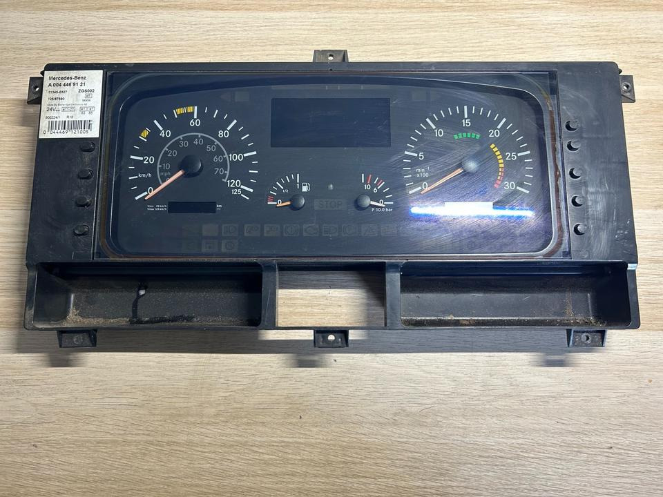 Mercedes Benz Econic Kombiinstrument / Tacho A0044469121 - Armaturenbrett für LKW: das Bild 2 Mercedes Benz Econic Kombiinstrument / Tacho A0044469121 - Armaturenbrett für LKW: das Bild 2
