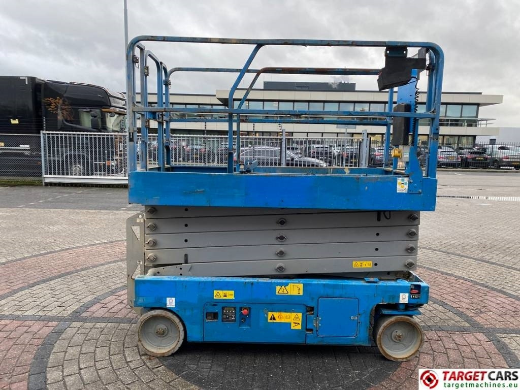 Genie GS-3246 Electric Scissor Work Lift 1175cm - Scherenbühne: das Bild 3 Genie GS-3246 Electric Scissor Work Lift 1175cm - Scherenbühne: das Bild 3