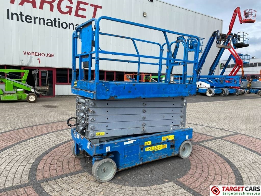 Genie GS-4047 Electric Scissor Work Lift 1389cm - Scherenbühne: das Bild 1 Genie GS-4047 Electric Scissor Work Lift 1389cm - Scherenbühne: das Bild 1