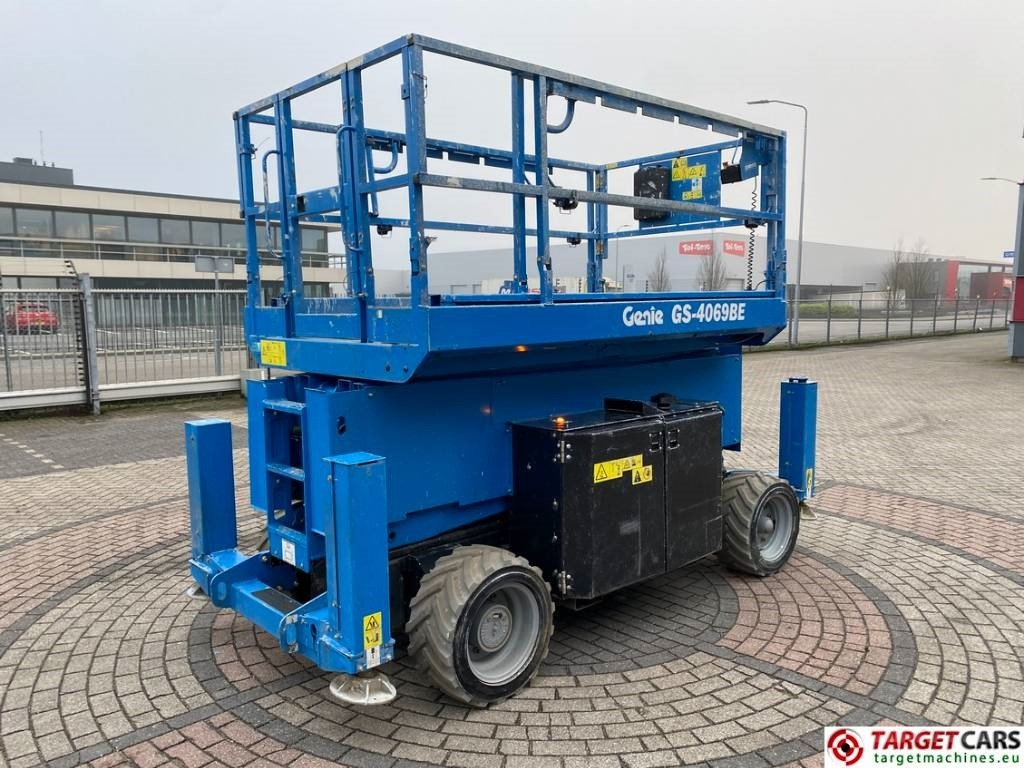Genie GS-4069BE HyBrid Scissor Work Lift 1412cm - Scherenbühne: das Bild 3 Genie GS-4069BE HyBrid Scissor Work Lift 1412cm - Scherenbühne: das Bild 3