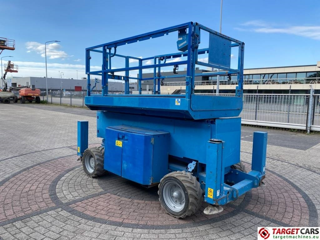 Genie GS-4069DC Electric 4x4 Scissor Work Lift 1412cm - Scherenbühne: das Bild 2 Genie GS-4069DC Electric 4x4 Scissor Work Lift 1412cm - Scherenbühne: das Bild 2