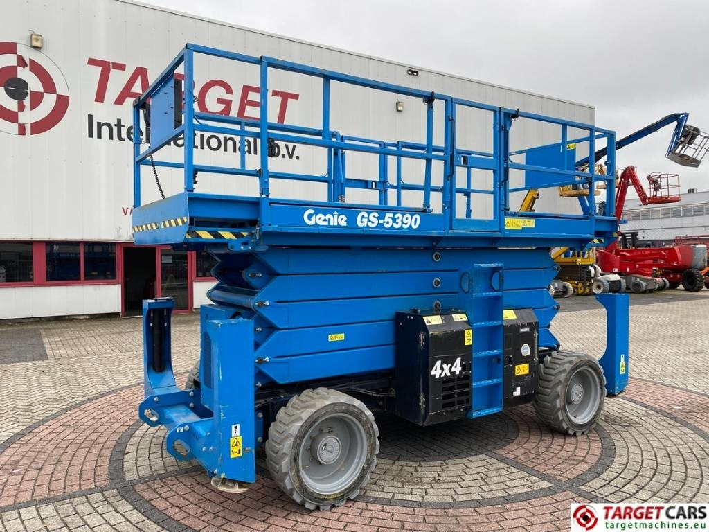 Genie GS-5390 RT LPG 4x4 Scissor Work Lift 1815cm - Scherenbühne: das Bild 1 Genie GS-5390 RT LPG 4x4 Scissor Work Lift 1815cm - Scherenbühne: das Bild 1