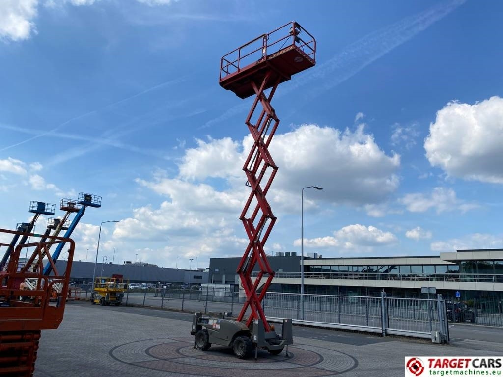 Haulotte Compact 12DX Diesel 4x4 Scissor Work Lift 1206cm  - Leasing Haulotte Compact 12DX Diesel 4x4 Scissor Work Lift 1206cm: das Bild 7
