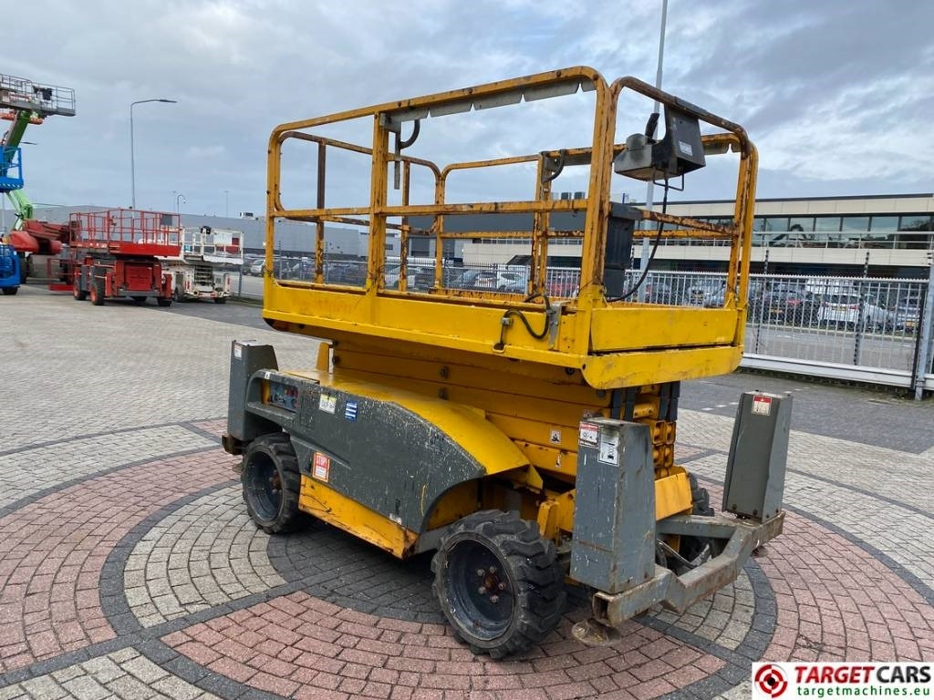 Haulotte Compact 12DX Diesel 4x4 Scissor Work Lift 1206cm - Scherenbühne: das Bild 2 Haulotte Compact 12DX Diesel 4x4 Scissor Work Lift 1206cm - Scherenbühne: das Bild 2