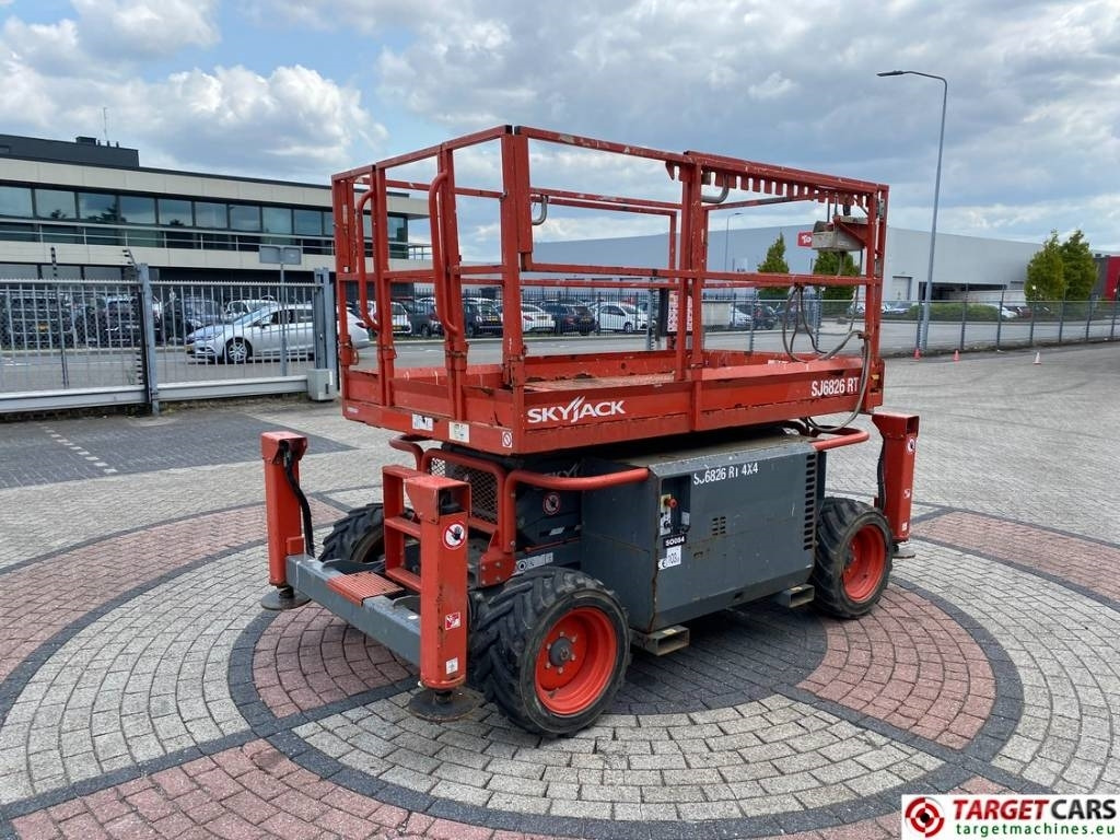 SkyJack SJ6826 RT Diesel 4x4 Scissor 6826 Work Lift 992cm - Scherenbühne: das Bild 3 SkyJack SJ6826 RT Diesel 4x4 Scissor 6826 Work Lift 992cm - Scherenbühne: das Bild 3