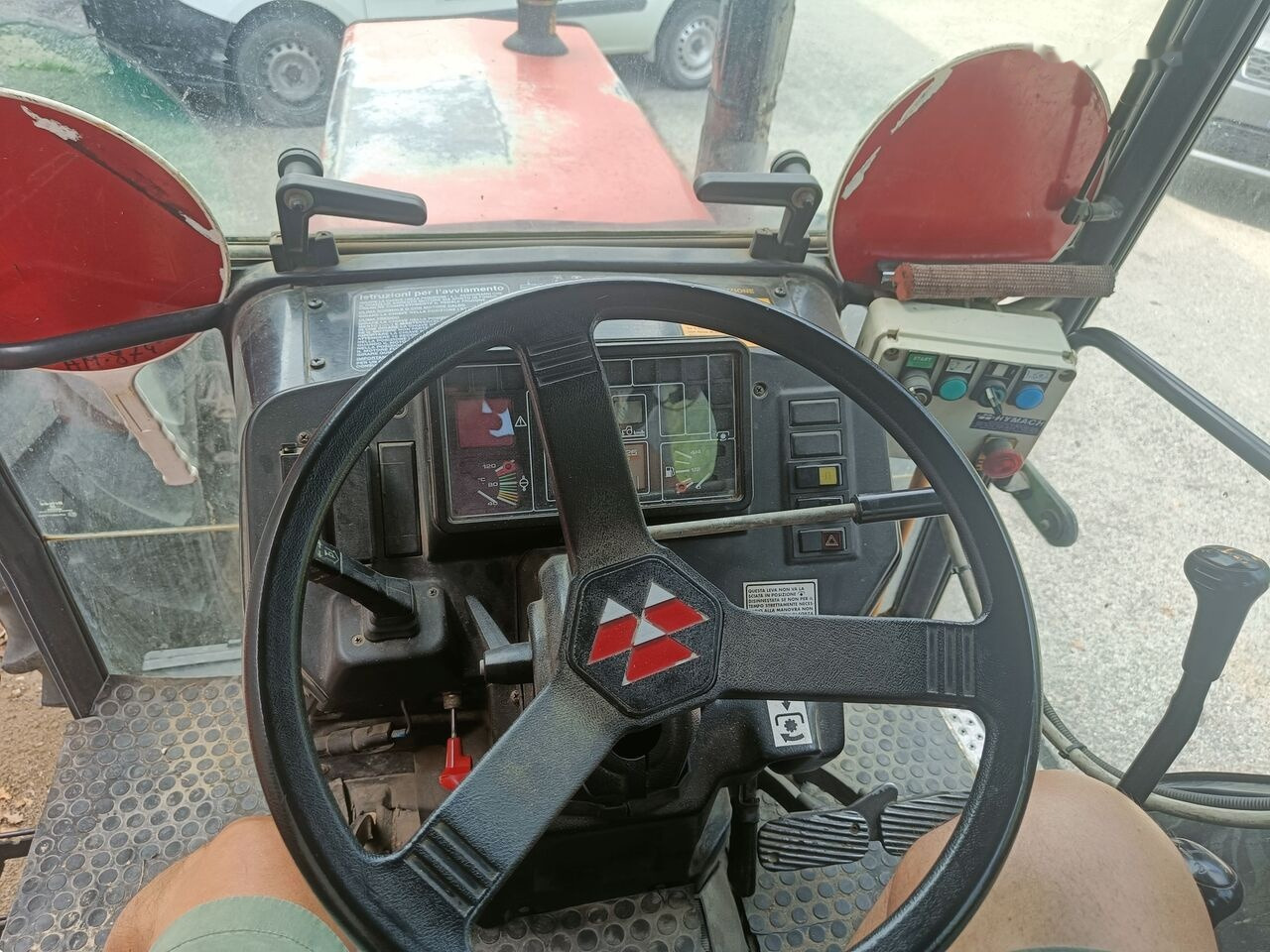 Traktor Massey Ferguson 383: das Bild 9
