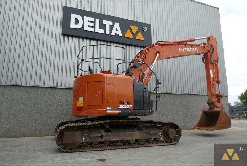 Hitachi ZX225USLC-6 - Kettenbagger: das Bild 5 Hitachi ZX225USLC-6 - Kettenbagger: das Bild 5