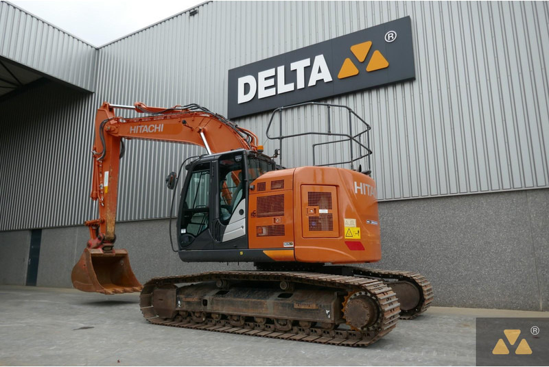 Hitachi ZX225USLC-6 - Kettenbagger: das Bild 4 Hitachi ZX225USLC-6 - Kettenbagger: das Bild 4