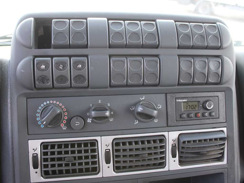 Plane LKW Iveco EUROCARGO 120E22: das Bild 10