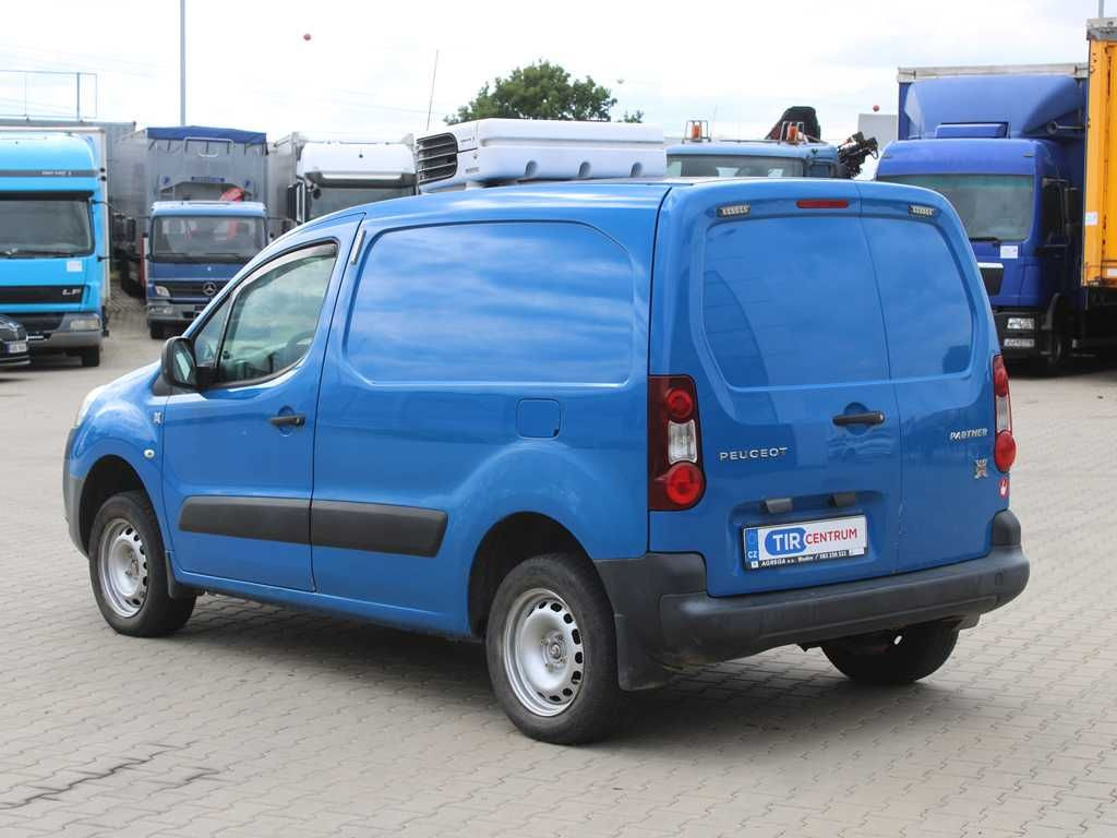Peugeot PEUGEOT PARTNER, 4X4, CARRIER NEOS 100 - Personentransporter: das Bild 4 Peugeot PEUGEOT PARTNER, 4X4, CARRIER NEOS 100 - Personentransporter: das Bild 4