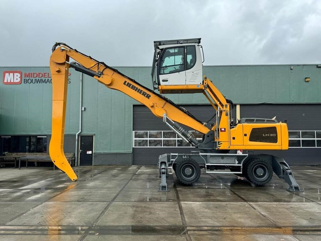 Liebherr LH 30 M - Umschlagbagger: das Bild 1 Liebherr LH 30 M - Umschlagbagger: das Bild 1