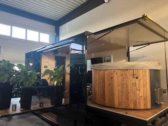 Izabella Wellnessanhänger mit Sauna und Whirlpool, Stromaggregat - Wohnwagen: das Bild 1 Izabella Wellnessanhänger mit Sauna und Whirlpool, Stromaggregat - Wohnwagen: das Bild 1