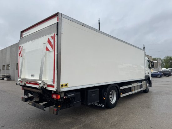 Volvo FM 420, Schlafkabine Koffer mit Ladebordwand - Koffer LKW: das Bild 4 Volvo FM 420, Schlafkabine Koffer mit Ladebordwand - Koffer LKW: das Bild 4