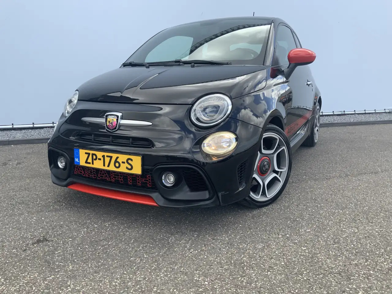 Fiat 500C Abarth 1.4 T-Jet 595 Automaat Euro 6 - Cabrio: das Bild 2 Fiat 500C Abarth 1.4 T-Jet 595 Automaat Euro 6 - Cabrio: das Bild 2