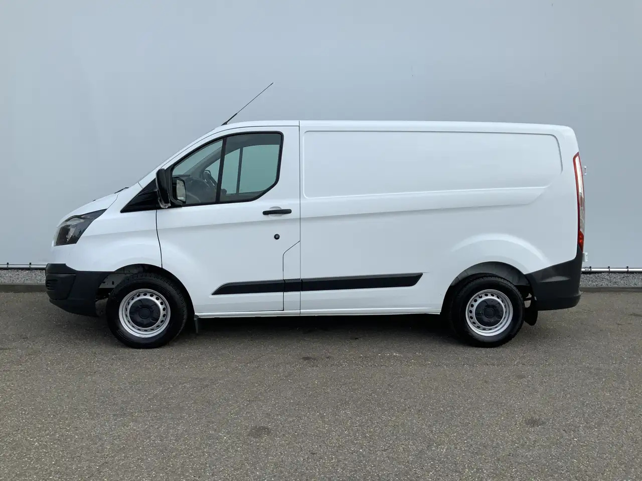 Ford Transit Custom 270 2.2 TDCI L1H1 Economy Edition Airco Cruise 3 Z - Kastenwagen: das Bild 3 Ford Transit Custom 270 2.2 TDCI L1H1 Economy Edition Airco Cruise 3 Z - Kastenwagen: das Bild 3