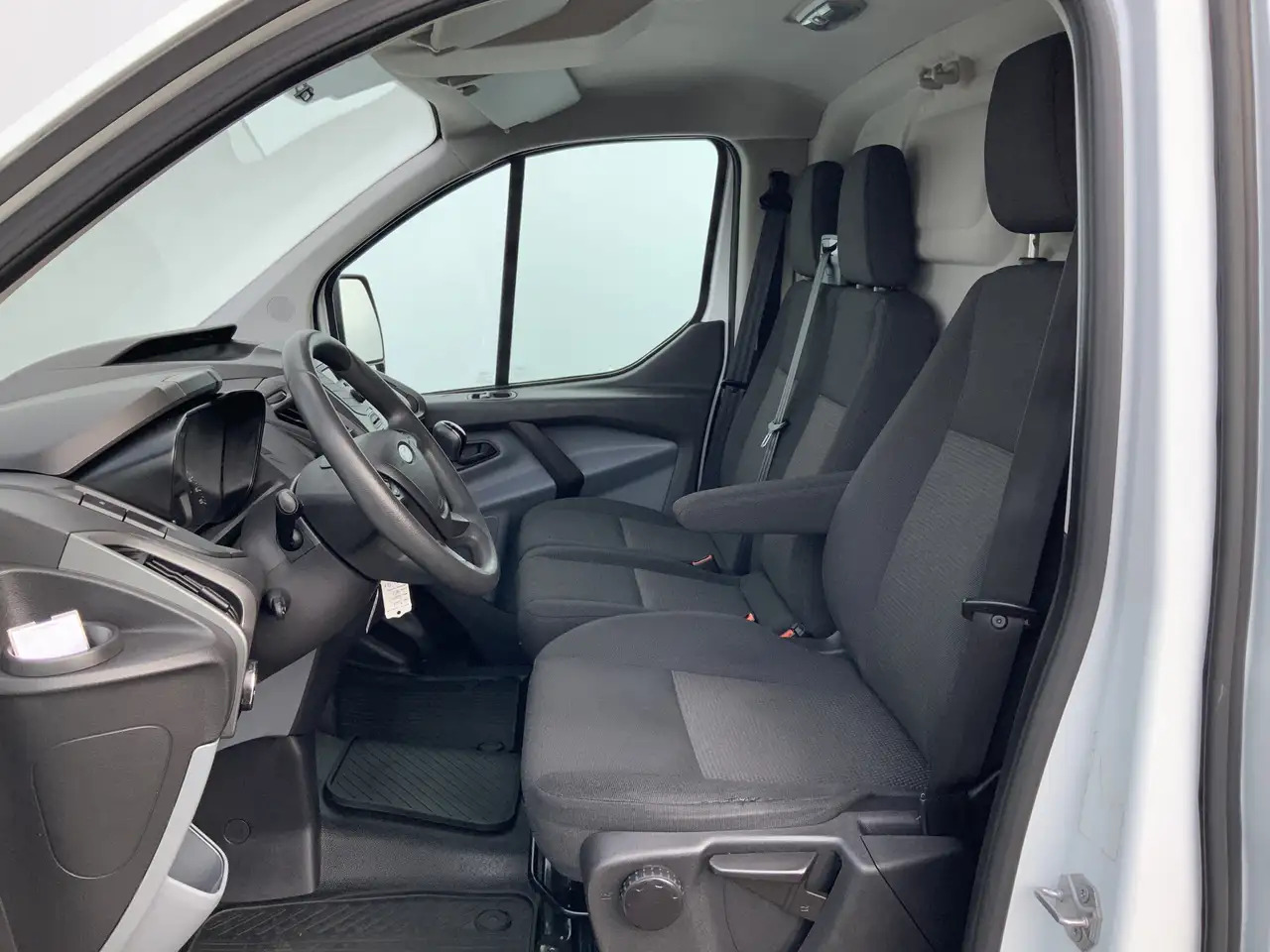 Ford Transit Custom 270 2.2 TDCI L1H1 Economy Edition Airco Cruise 3 Z - Kastenwagen: das Bild 4 Ford Transit Custom 270 2.2 TDCI L1H1 Economy Edition Airco Cruise 3 Z - Kastenwagen: das Bild 4