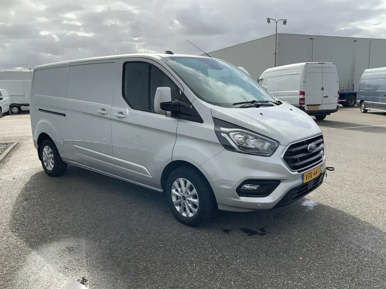 Ford Transit Custom 300 2.0 TDCI (MOTOR DEFECT!!) L2H2 Airco Navi 3 Zi - Kastenwagen: das Bild 2 Ford Transit Custom 300 2.0 TDCI (MOTOR DEFECT!!) L2H2 Airco Navi 3 Zi - Kastenwagen: das Bild 2