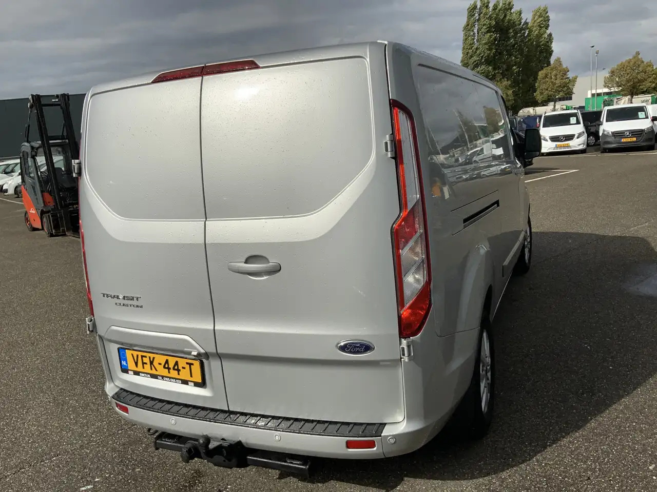 Ford Transit Custom 300 2.0 TDCI (MOTOR DEFECT!!) L2H2 Airco Navi 3 Zi - Kastenwagen: das Bild 5 Ford Transit Custom 300 2.0 TDCI (MOTOR DEFECT!!) L2H2 Airco Navi 3 Zi - Kastenwagen: das Bild 5