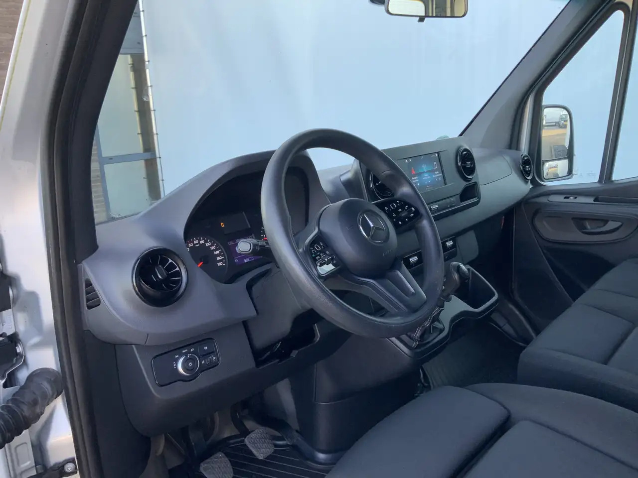 Mercedes-Benz Sprinter 314 2.2 CDI L2H2 Airco Cruise 3 Zits Trekhaak 2000 - Kastenwagen: das Bild 4 Mercedes-Benz Sprinter 314 2.2 CDI L2H2 Airco Cruise 3 Zits Trekhaak 2000 - Kastenwagen: das Bild 4