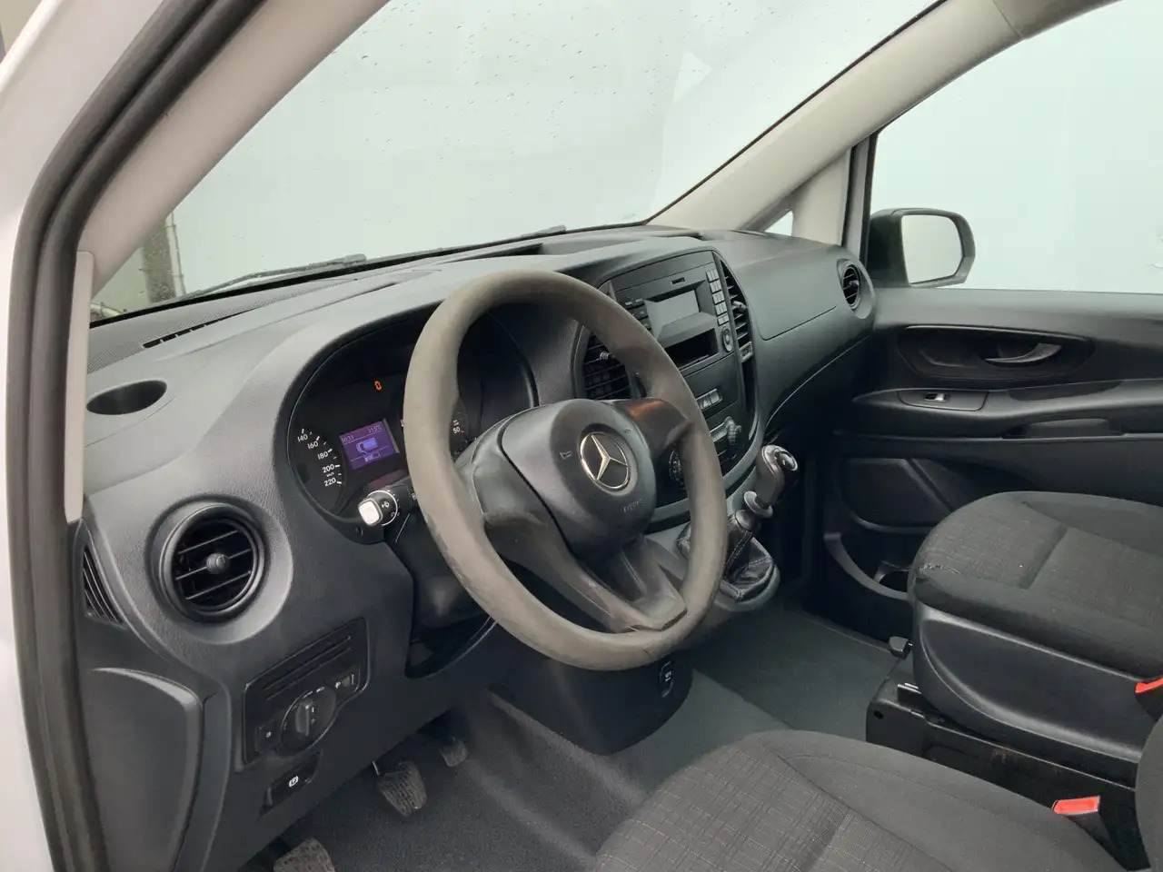 Mercedes-Benz Vito 111 CDI Functional Airco Trekhaak 2000 kg (Schades - Kastenwagen: das Bild 5 Mercedes-Benz Vito 111 CDI Functional Airco Trekhaak 2000 kg (Schades - Kastenwagen: das Bild 5