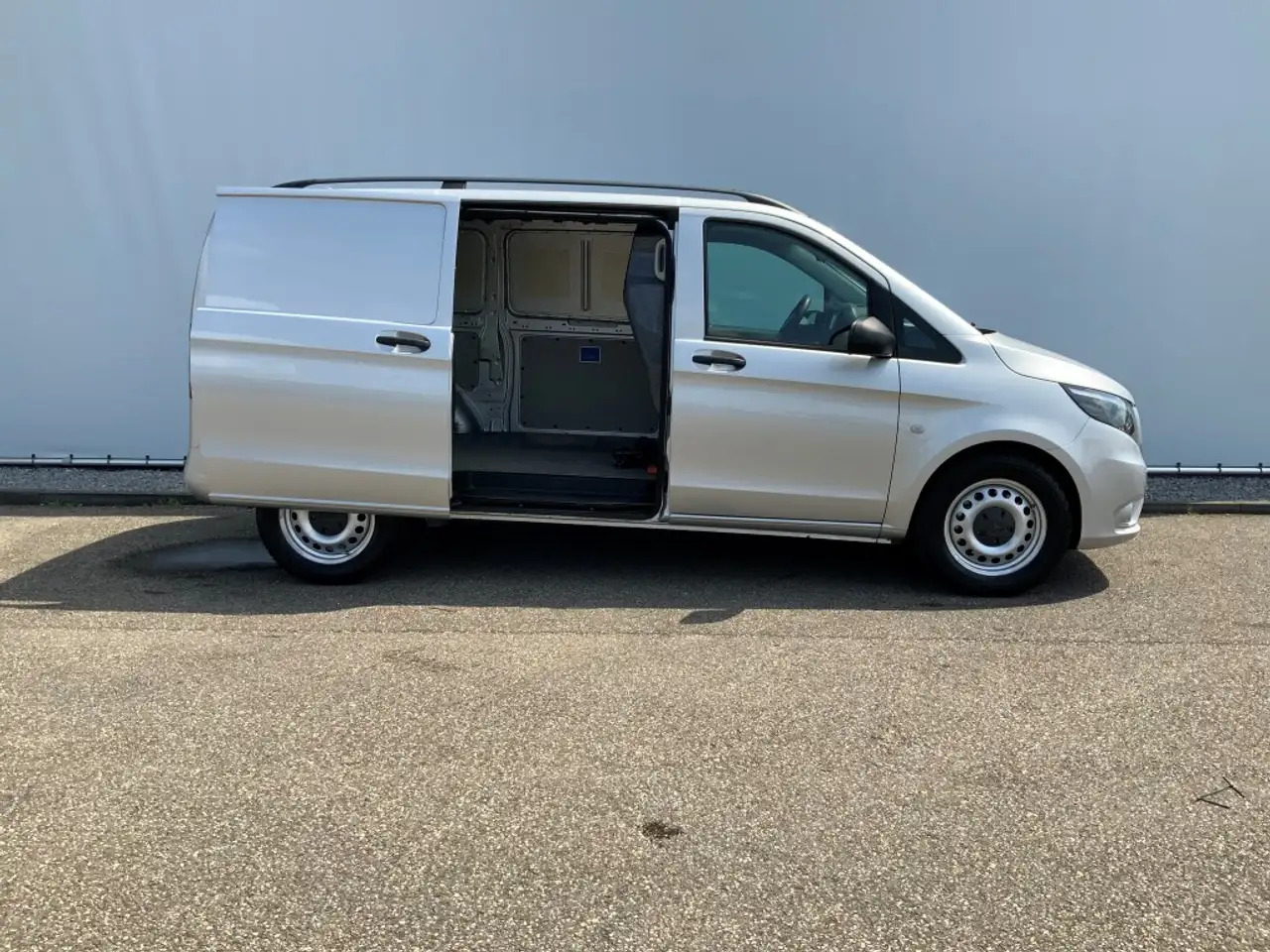 Mercedes-Benz Vito 114 CDI 4X4 Automaat Airco Cruise Trekhaak 2500 kg - Kastenwagen: das Bild 5 Mercedes-Benz Vito 114 CDI 4X4 Automaat Airco Cruise Trekhaak 2500 kg - Kastenwagen: das Bild 5
