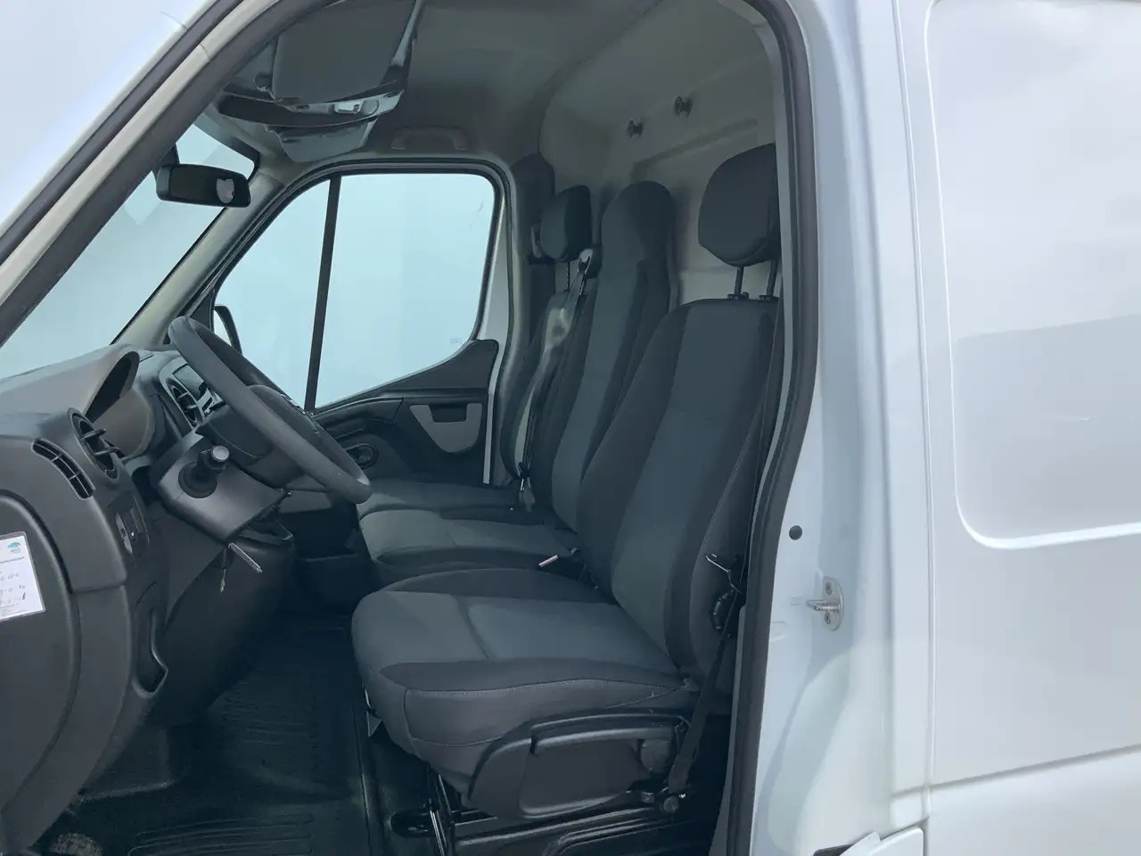 Nissan NV400 2.3 dCi L2H2 Optima L2H2 Airco Cruise Trekhaak 250 - Kastenwagen: das Bild 5 Nissan NV400 2.3 dCi L2H2 Optima L2H2 Airco Cruise Trekhaak 250 - Kastenwagen: das Bild 5