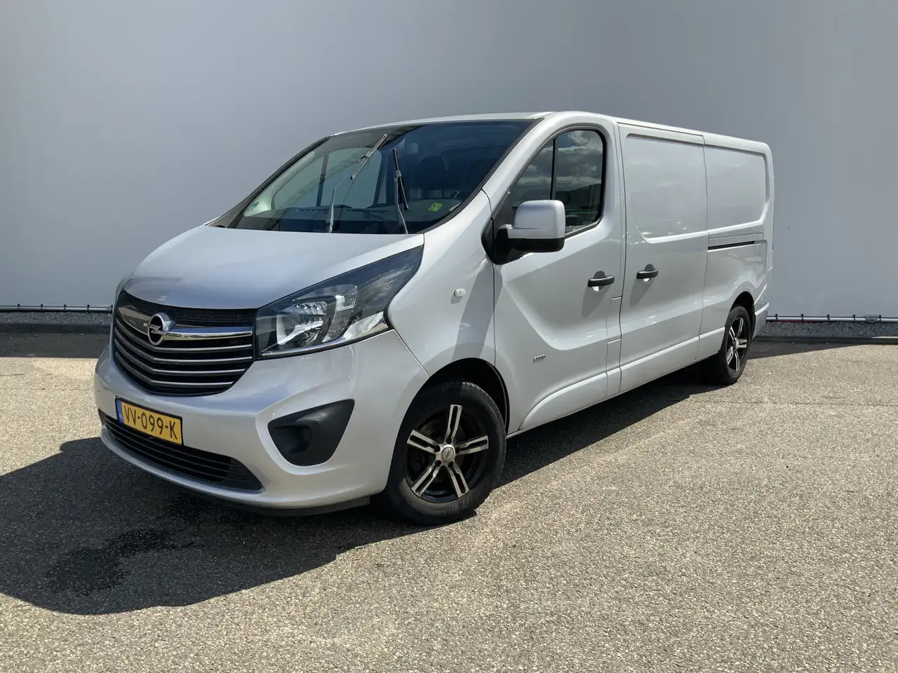 Opel Vivaro 1.6 CDTI L2H1 Sport EcoFlex (MOTOR DEFECT !!!!)Air - Kastenwagen: das Bild 1 Opel Vivaro 1.6 CDTI L2H1 Sport EcoFlex (MOTOR DEFECT !!!!)Air - Kastenwagen: das Bild 1