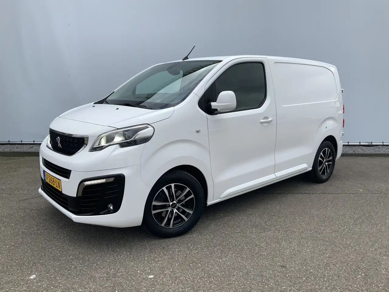 Peugeot Expert 227C 2.0 BlueHDI 150 Premium Pack Airco Cruise Cam - Kastenwagen: das Bild 1 Peugeot Expert 227C 2.0 BlueHDI 150 Premium Pack Airco Cruise Cam - Kastenwagen: das Bild 1