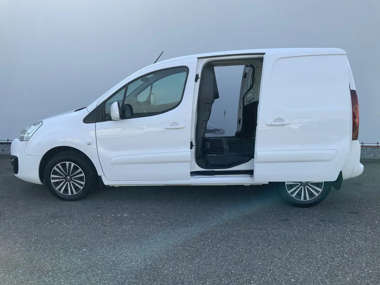 Peugeot Partner 122 1.6 BlueHDi Automaat hapert !!!100 L1 Premium - Kleintransporter: das Bild 4 Peugeot Partner 122 1.6 BlueHDi Automaat hapert !!!100 L1 Premium - Kleintransporter: das Bild 4