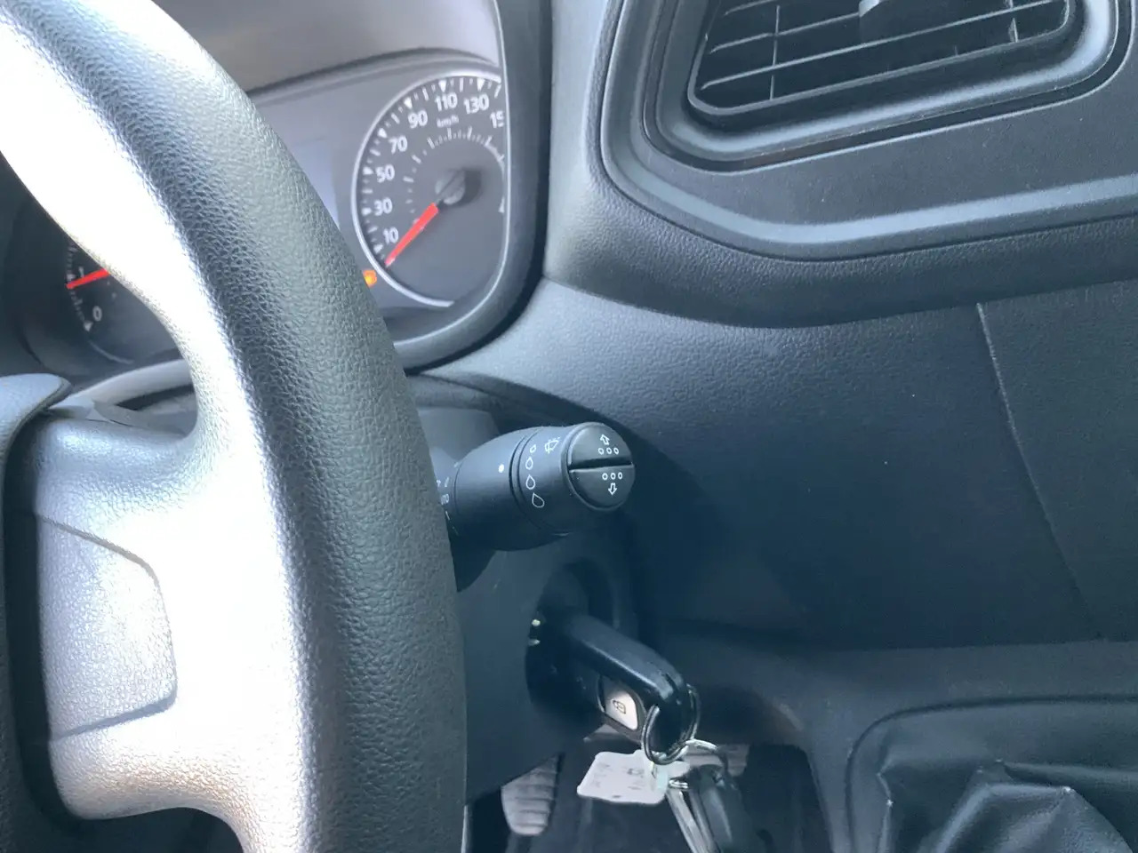 Renault Master T35 2.3 dCi 135 L2H2 Airco Cruise Navi Side Bar Ca - Kastenwagen: das Bild 4 Renault Master T35 2.3 dCi 135 L2H2 Airco Cruise Navi Side Bar Ca - Kastenwagen: das Bild 4