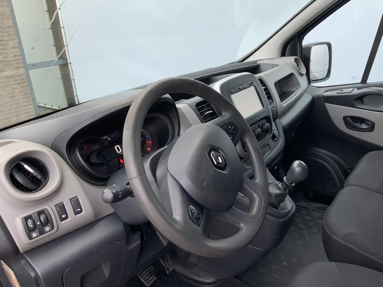 Renault Trafic 1.6 dCi T29 L2H1 Airco Cruise Trerkhaak 2000kg 3 Z - Kastenwagen: das Bild 5 Renault Trafic 1.6 dCi T29 L2H1 Airco Cruise Trerkhaak 2000kg 3 Z - Kastenwagen: das Bild 5