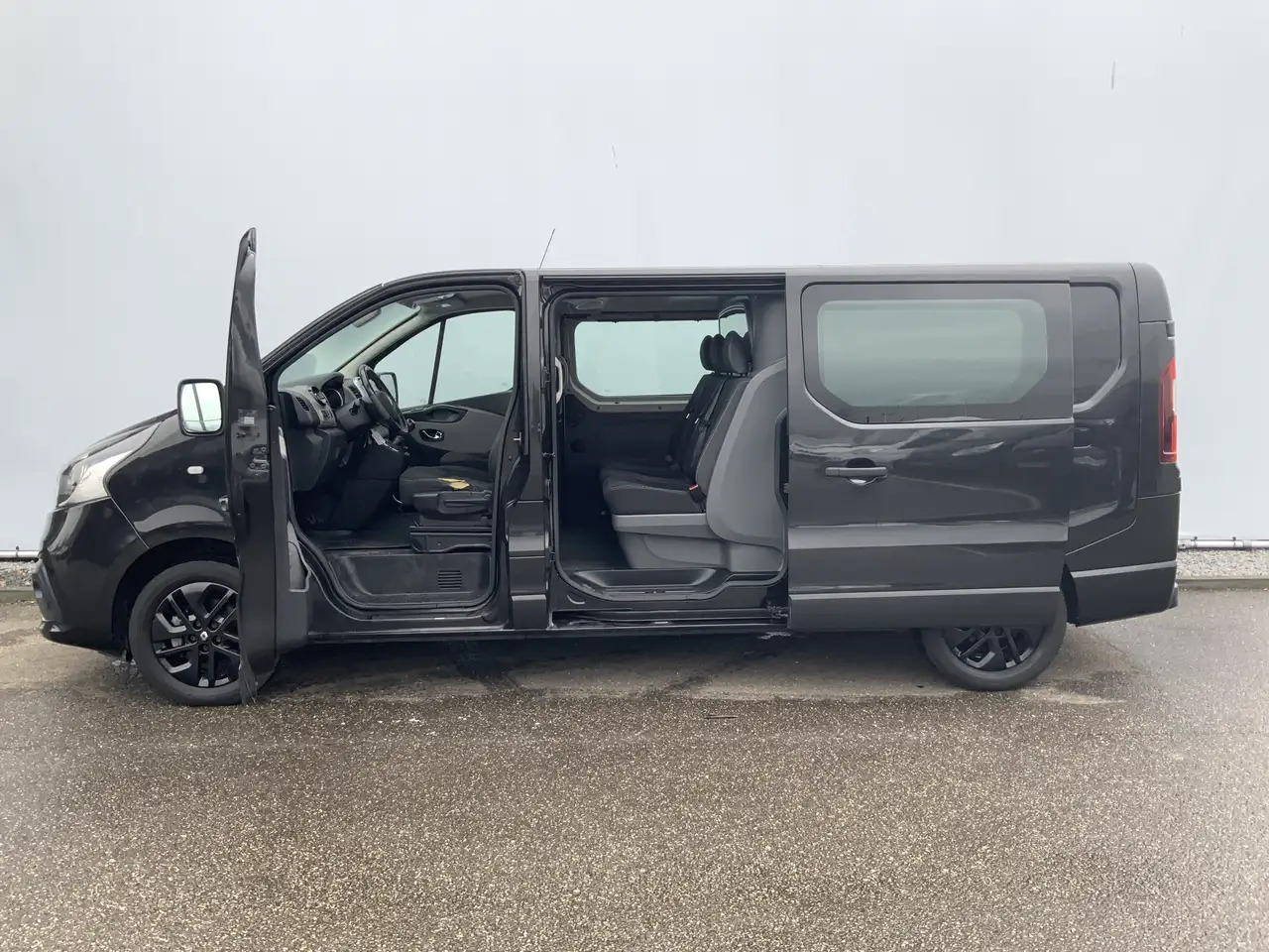 Renault Trafic 1.6 dCi T29 L2H1 Dub Cab 5 Zits Airco Cruise Navi - Transporter mit Doppelkabine: das Bild 4 Renault Trafic 1.6 dCi T29 L2H1 Dub Cab 5 Zits Airco Cruise Navi - Transporter mit Doppelkabine: das Bild 4