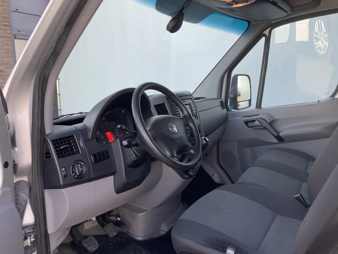 Volkswagen Crafter 46 2.0 TDI L3H1 Airco Cruise Lucht Geveerd Lier Tr - Abschleppwagen: das Bild 5 Volkswagen Crafter 46 2.0 TDI L3H1 Airco Cruise Lucht Geveerd Lier Tr - Abschleppwagen: das Bild 5