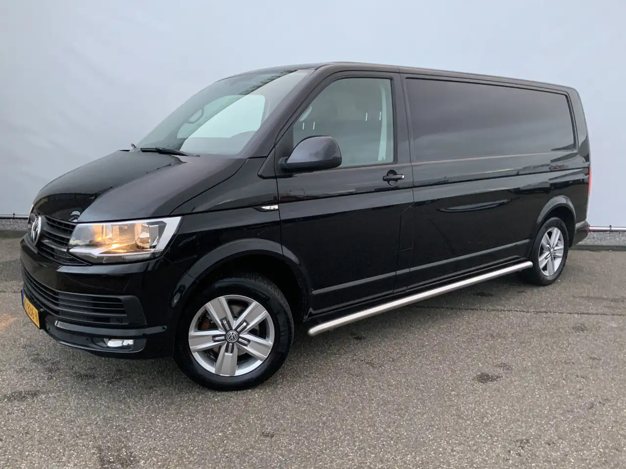 Volkswagen T6 Transporter 2.0 TDI L2H2 Highline Automaat Airco Cruise Navi A - Kastenwagen: das Bild 1 Volkswagen T6 Transporter 2.0 TDI L2H2 Highline Automaat Airco Cruise Navi A - Kastenwagen: das Bild 1
