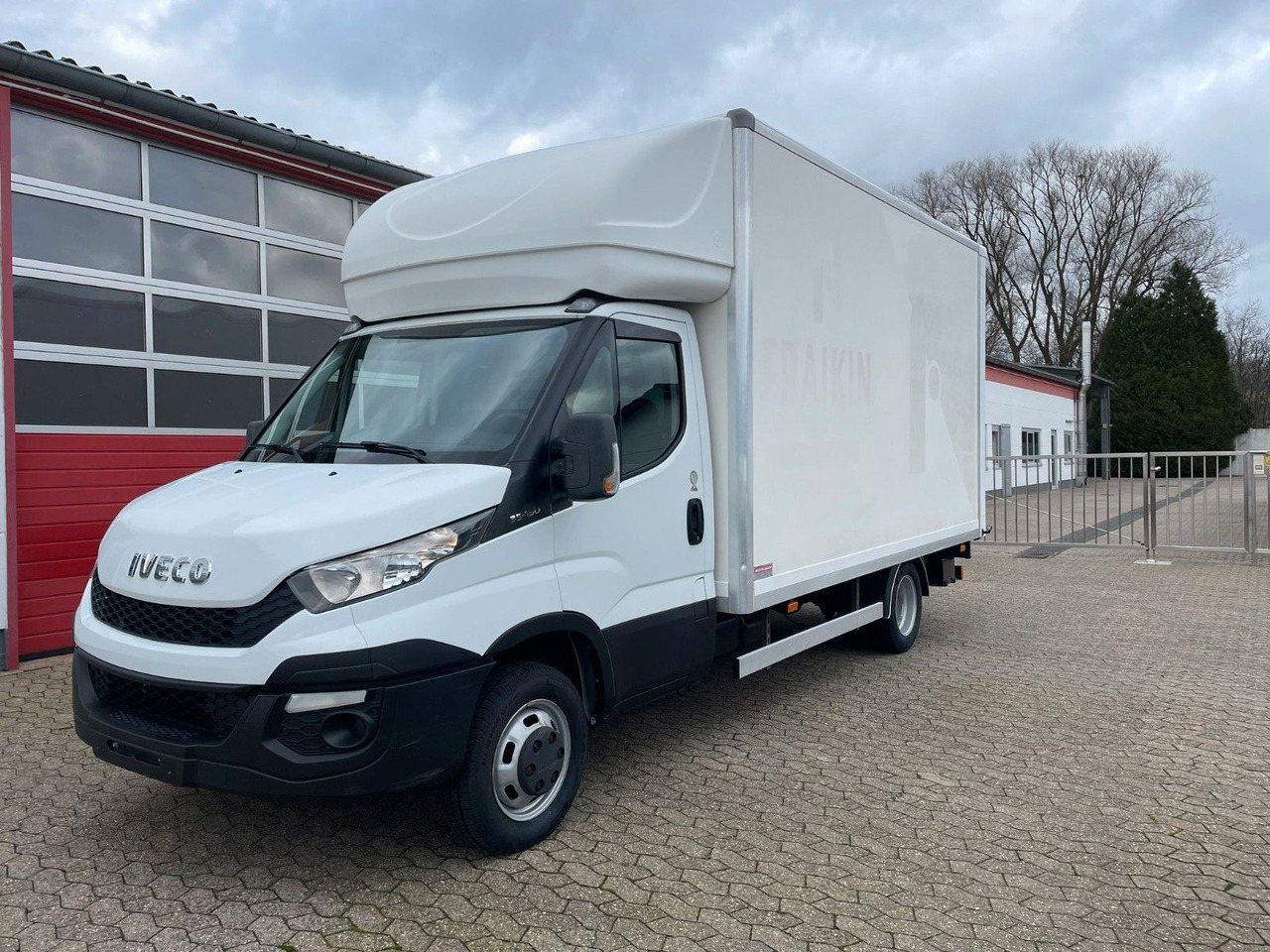 Iveco Daily Koffer 4.2m Ladebordwand Dhollandia Klima - Koffer Transporter: das Bild 1 Iveco Daily Koffer 4.2m Ladebordwand Dhollandia Klima - Koffer Transporter: das Bild 1