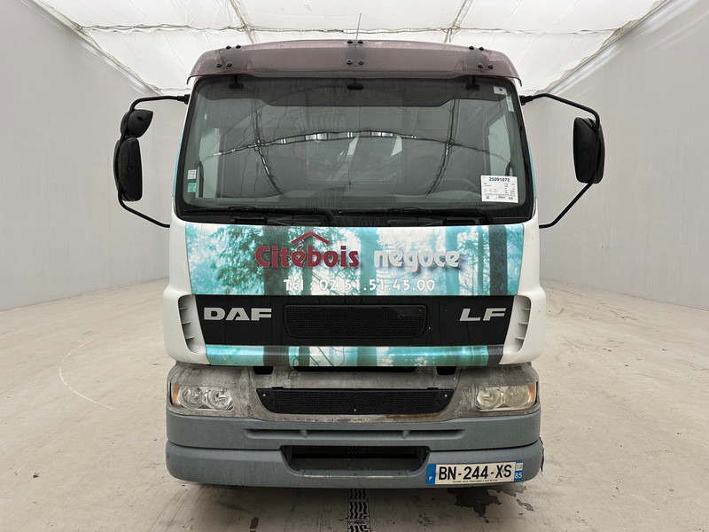 DAF LF55.210 - Pritsche LKW, Autokran: das Bild 2 DAF LF55.210 - Pritsche LKW, Autokran: das Bild 2