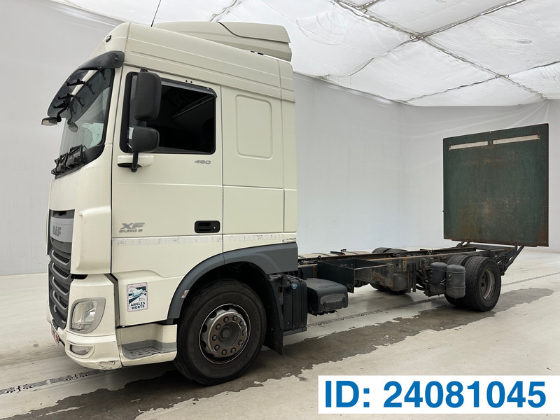 DAF XF 460 Space Cab* - Fahrgestell LKW: das Bild 1 DAF XF 460 Space Cab* - Fahrgestell LKW: das Bild 1