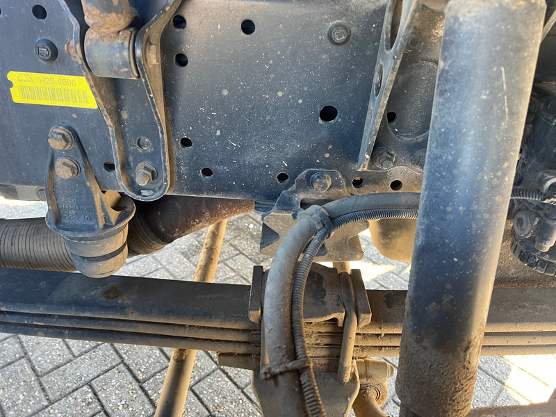 Abrollkipper MAN TGA 33.430 - 6x4: das Bild 14