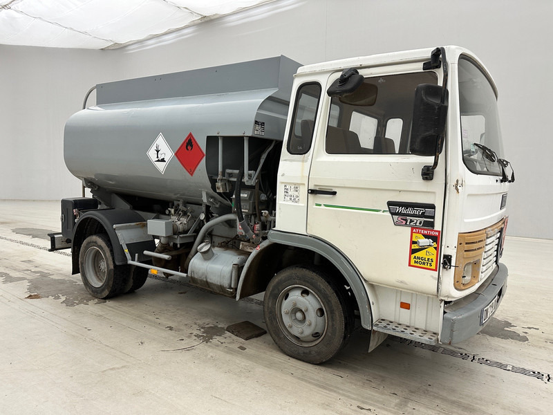 Renault Midliner S120 - Tankwagen: das Bild 3 Renault Midliner S120 - Tankwagen: das Bild 3