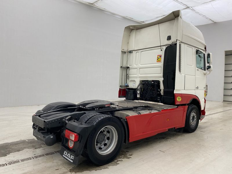DAF XF105.530 Super Space Cab - Sattelzugmaschine: das Bild 4 DAF XF105.530 Super Space Cab - Sattelzugmaschine: das Bild 4