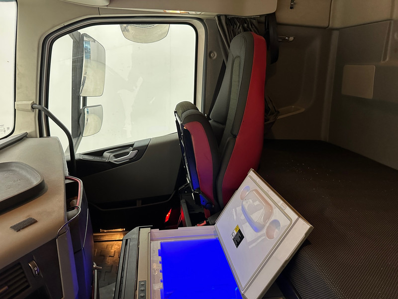 Sattelzugmaschine Volvo FH 420 Globetrotter - ADR: das Bild 14