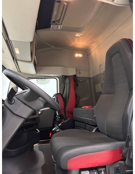 Sattelzugmaschine Volvo FH 420 Globetrotter - ADR: das Bild 12