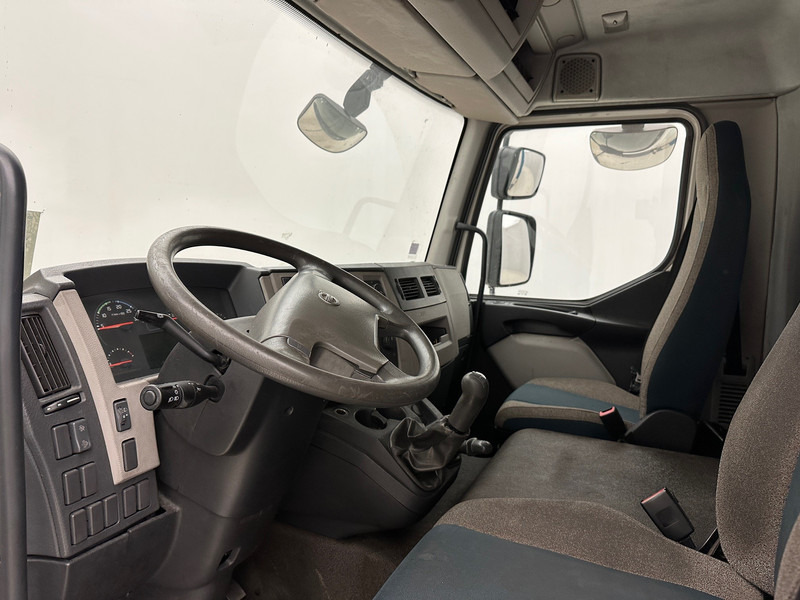 Innenraum Bild 1: Plane LKW Volvo FL 250 Innenraum Bild 1: Plane LKW Volvo FL 250