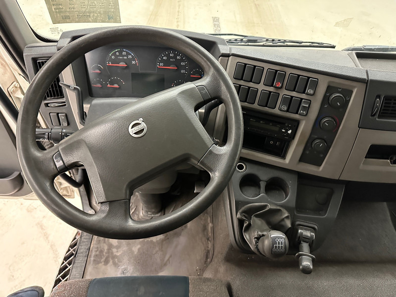 Innenraum Bild 2: Plane LKW Volvo FL 250 Innenraum Bild 2: Plane LKW Volvo FL 250