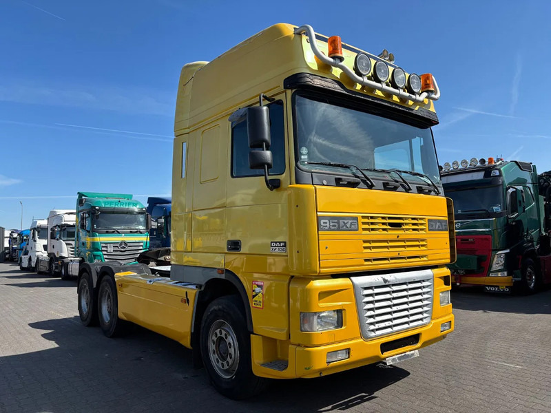 DAF XF 95.530 6X4 Super Spacecab Steelsuspension Manual geabox Euro 3 - Sattelzugmaschine: das Bild 2 DAF XF 95.530 6X4 Super Spacecab Steelsuspension Manual geabox Euro 3 - Sattelzugmaschine: das Bild 2