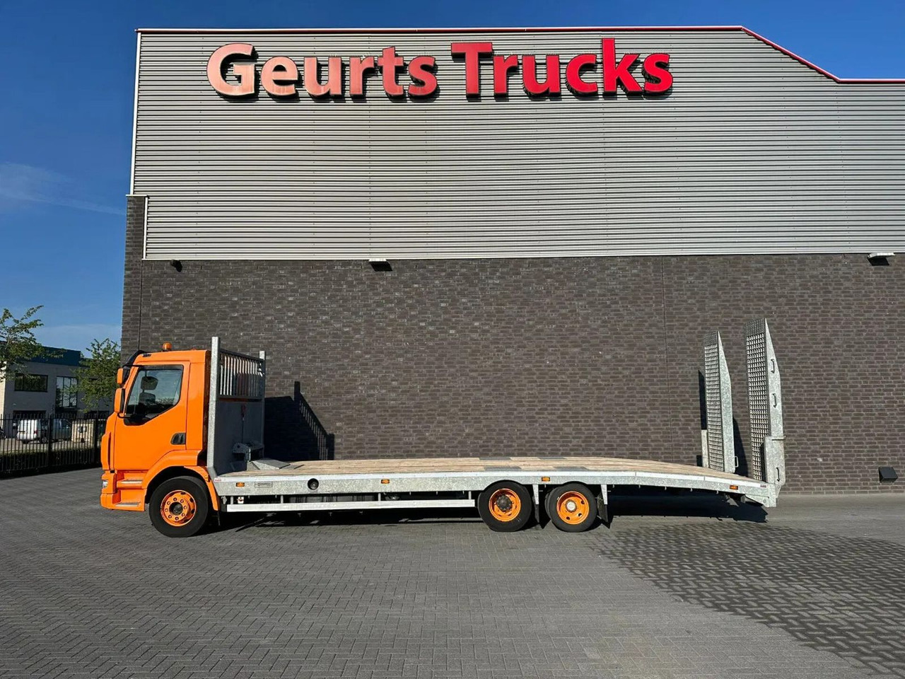 DAF LF OPRIJ 23-82 V OPRIJWAGEN / MACHINE TRANSPORTE - Autotransporter LKW: das Bild 1 DAF LF OPRIJ 23-82 V OPRIJWAGEN / MACHINE TRANSPORTE - Autotransporter LKW: das Bild 1