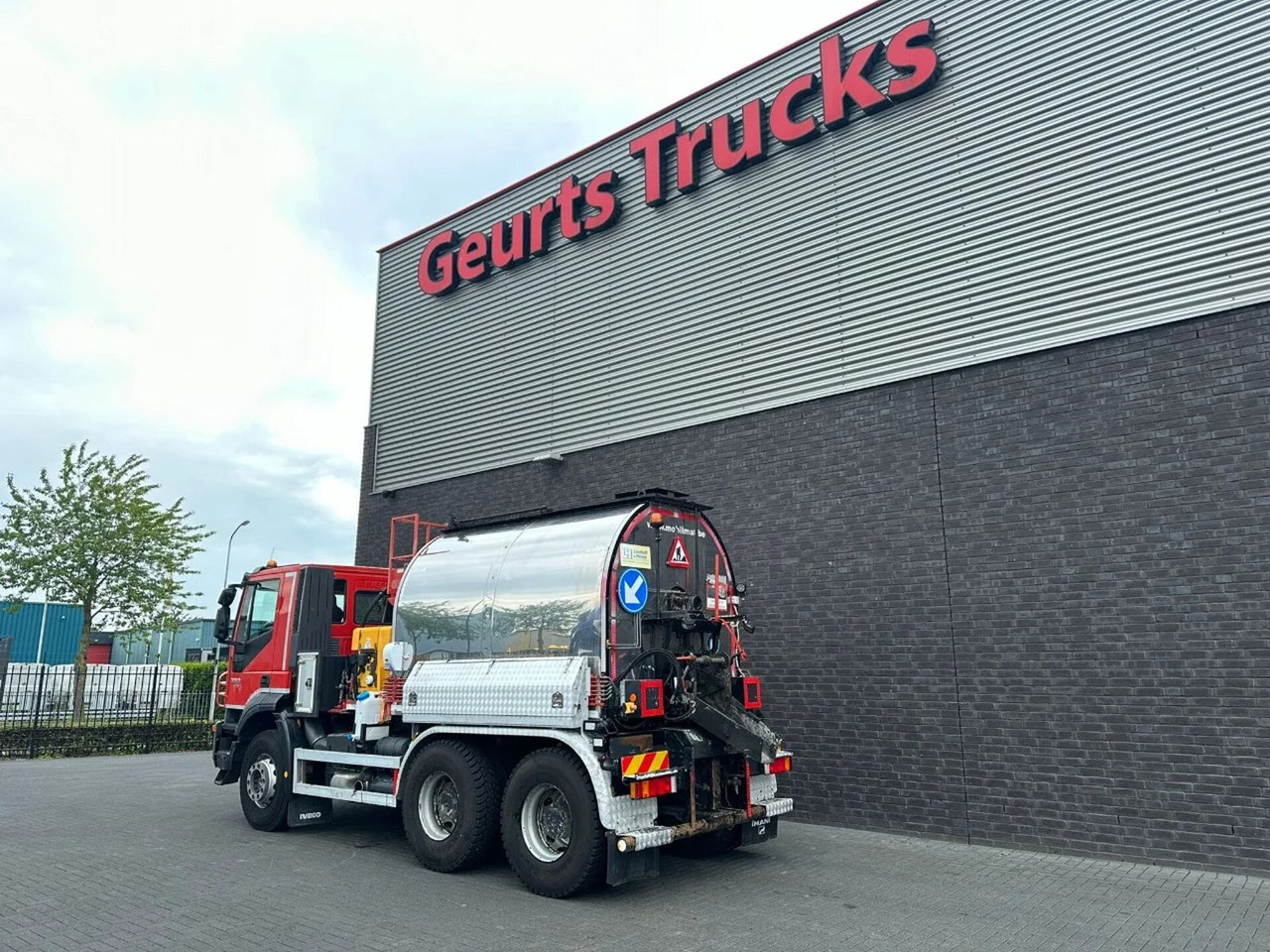 Iveco Trakker 330 6X4 LINNHOFF& HENNE AWÖL 600 6M3 ASF - LKW: das Bild 3 Iveco Trakker 330 6X4 LINNHOFF& HENNE AWÖL 600 6M3 ASF - LKW: das Bild 3